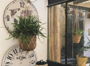 Le Patio, Climatisation Terrasse Wi-Fi Netflix 15 mn coeur de ville